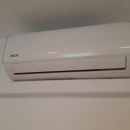 Lila Fuege Vendeghaz بالاتونفوريد