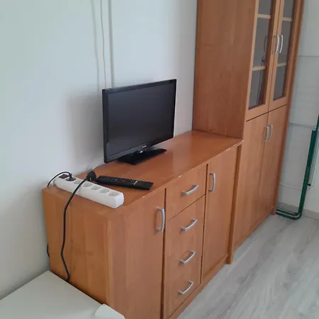 Lila Fuege Vendeghaz *