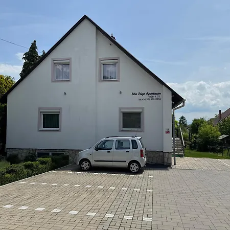 Lila Fuege Vendeghaz