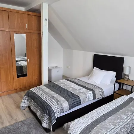 Lila Fuege Vendeghaz شقة *