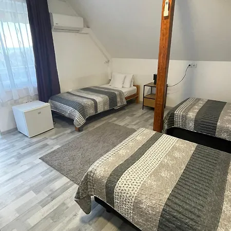 Lila Fuege Vendeghaz * Balatonfüred