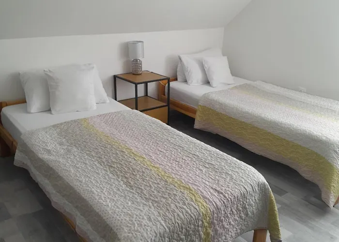 Lila Fuege Vendeghaz Apartmán