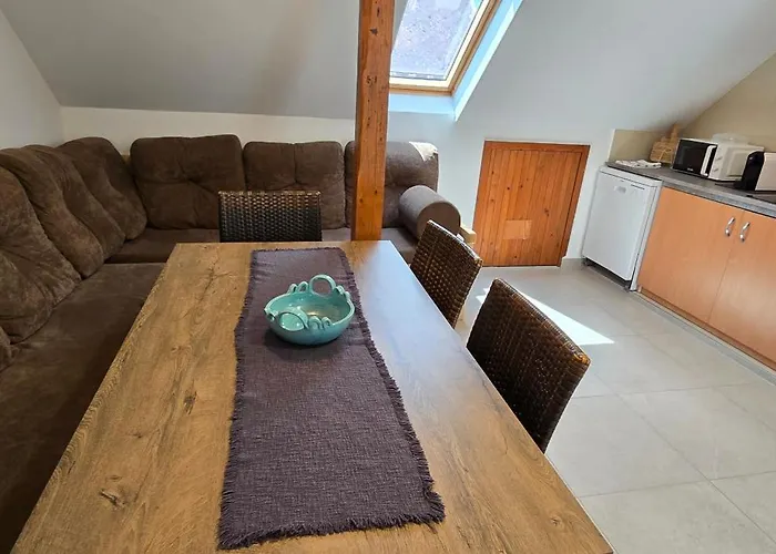 Lila Fuege Vendeghaz Apartmán *